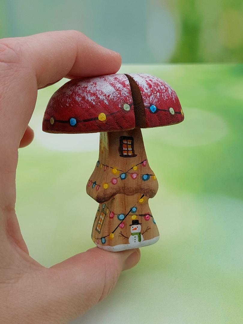 Christmas Miniature Mushroom Houses (Single Stem)