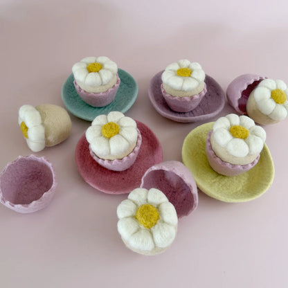 Felt Jumbo Daisy Muffin (with removable muffin case)