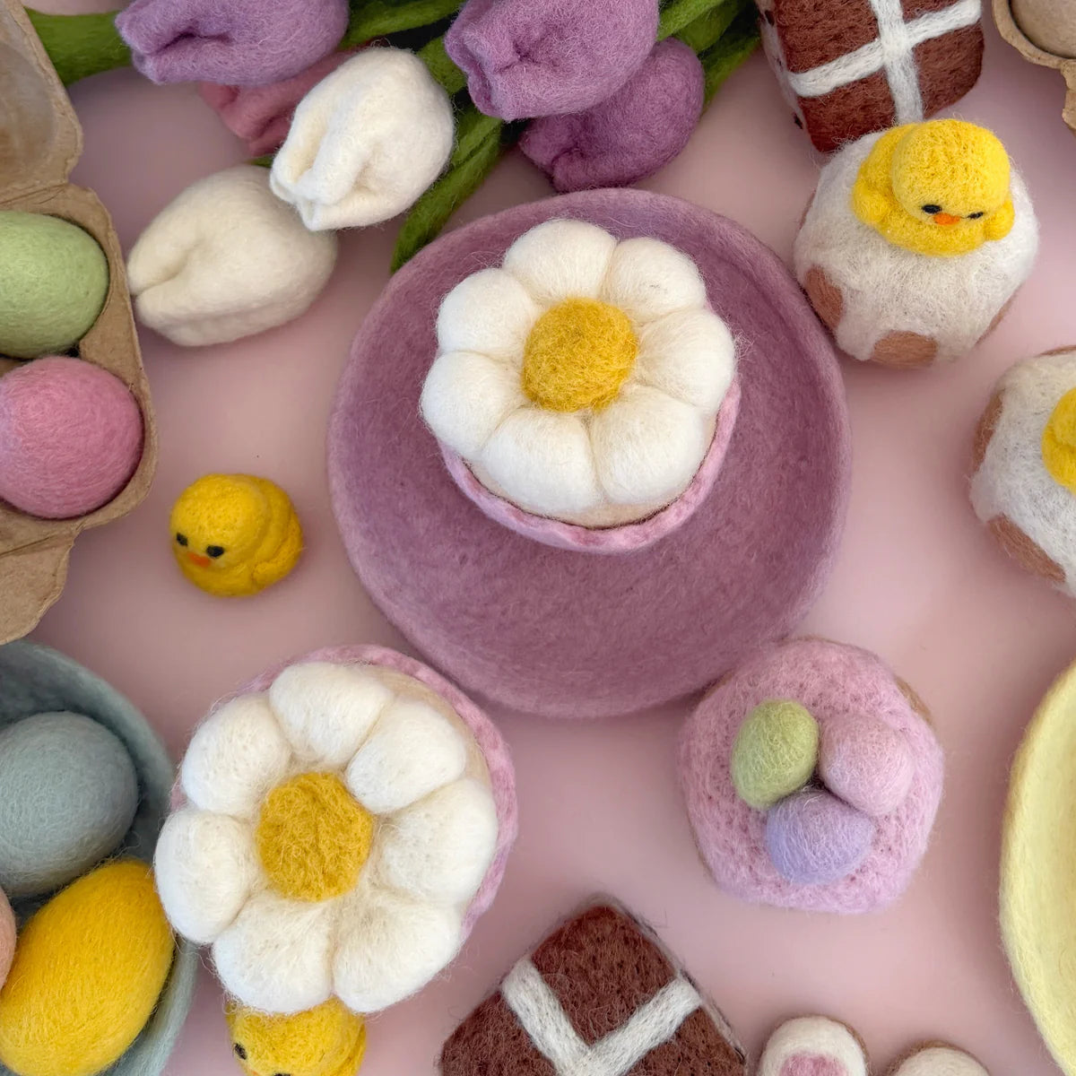 Felt Jumbo Daisy Muffin (with removable muffin case)