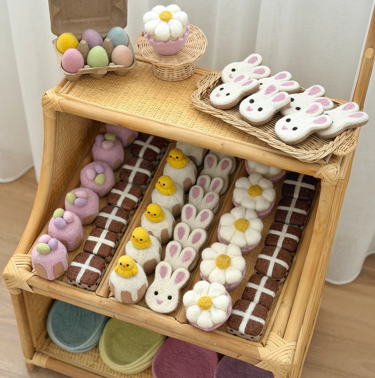 Felt Jumbo Daisy Muffin (with removable muffin case)