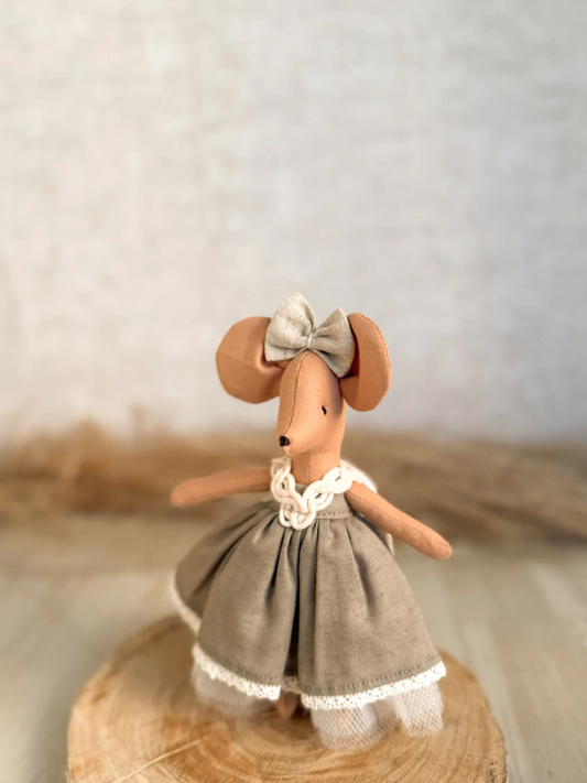 "Mimi" the Mouse - "Feelin' Fancy"