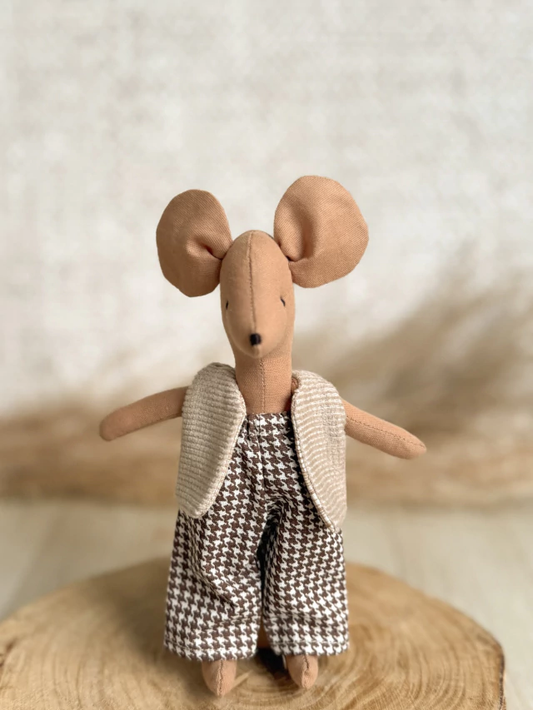 George the Mouse - "Dressed to Impress"